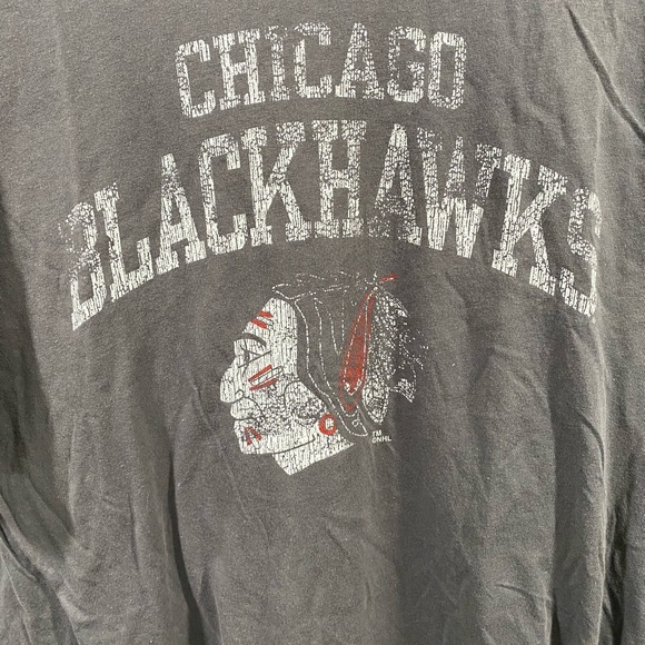 Reebok Vintage Chicago BlackHawks Distressed T-Shirt - Picture 2 of 6